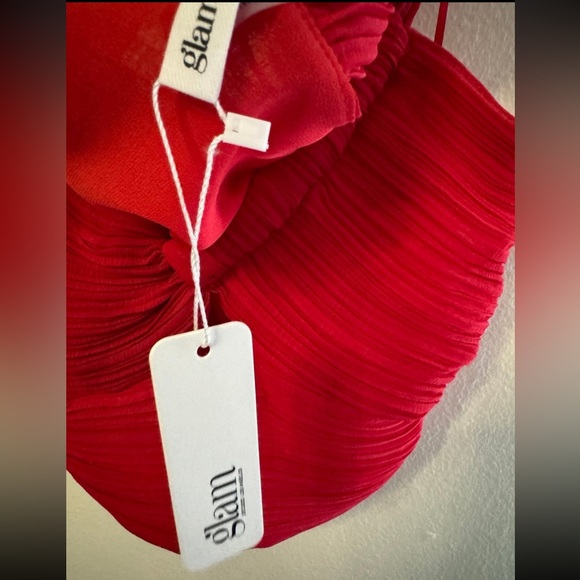 One Shoulder Ruched Pleated Crop Top - Picture 2 of 3